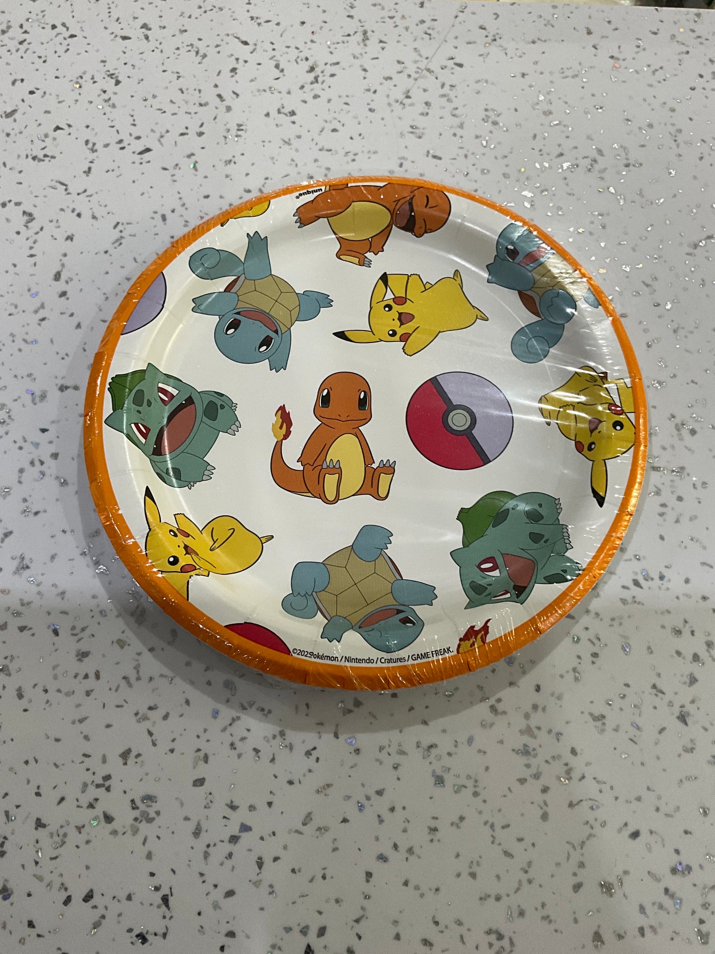 POKÉMON PLATES 8CT